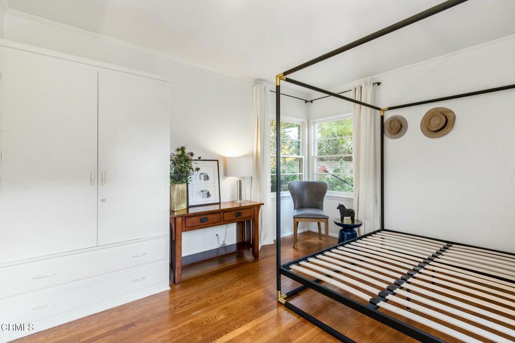 2080 N Grand Oaks Avenue