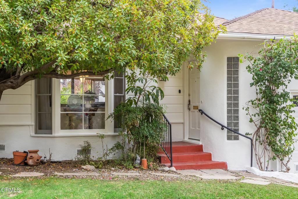 2080 N Grand Oaks Avenue