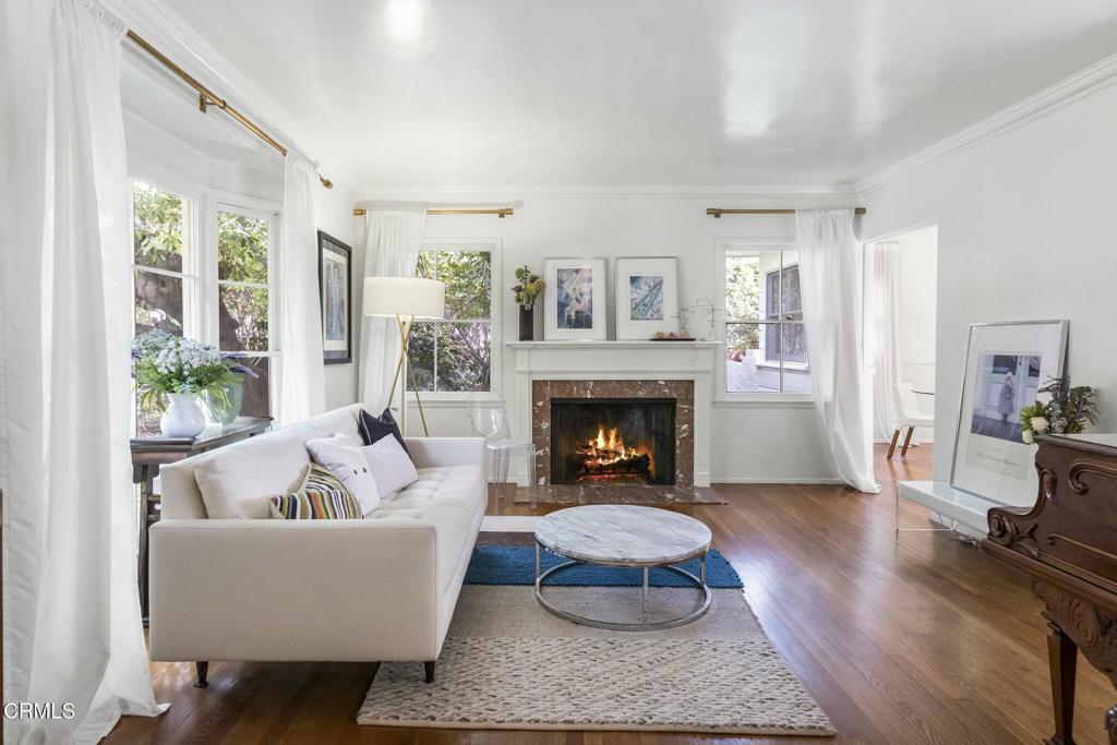 2080 N Grand Oaks Avenue