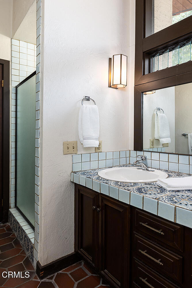 1340 Oak View Avenue