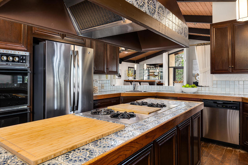 1340 Oak View Avenue