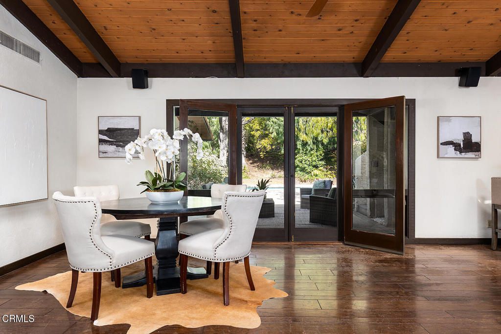 1340 Oak View Avenue