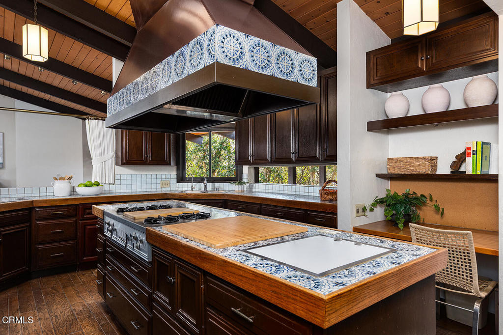 1340 Oak View Avenue