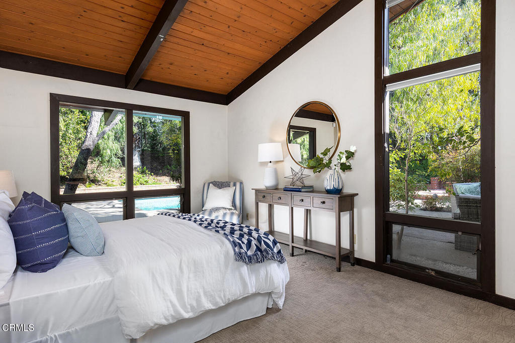 1340 Oak View Avenue