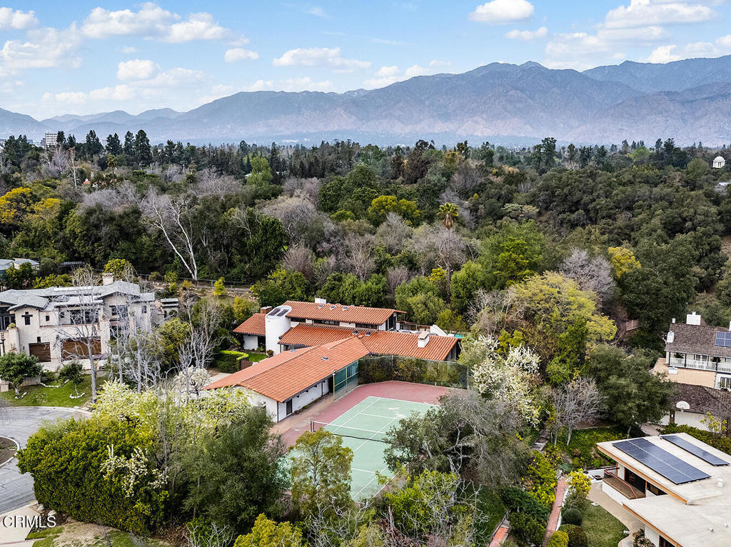 1340 Oak View Avenue