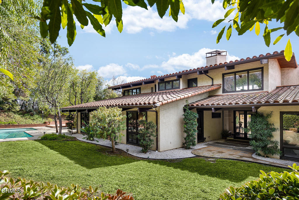 1340 Oak View Avenue