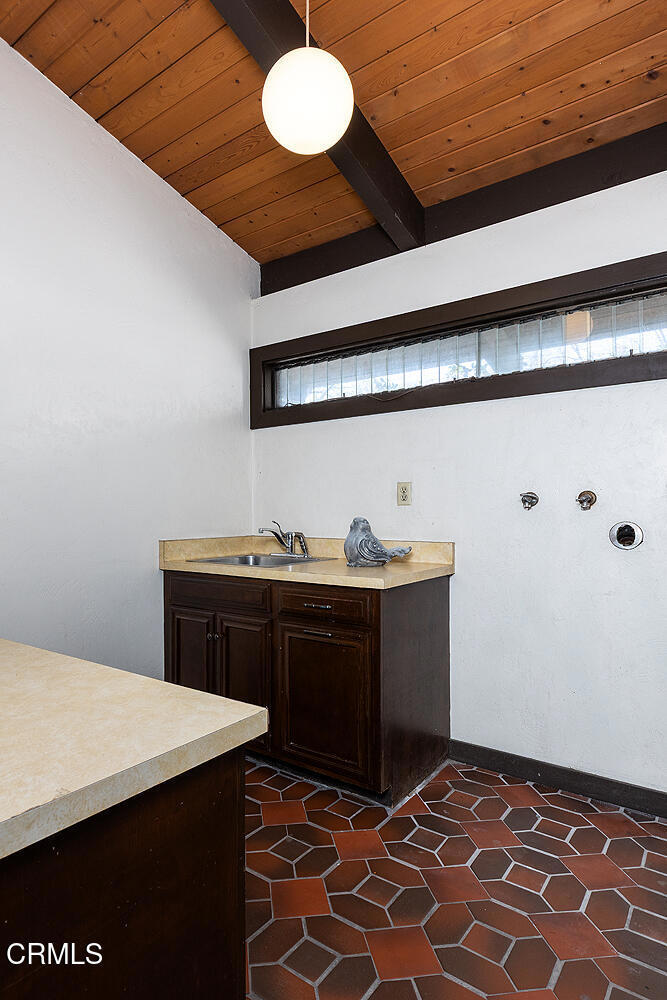 1340 Oak View Avenue