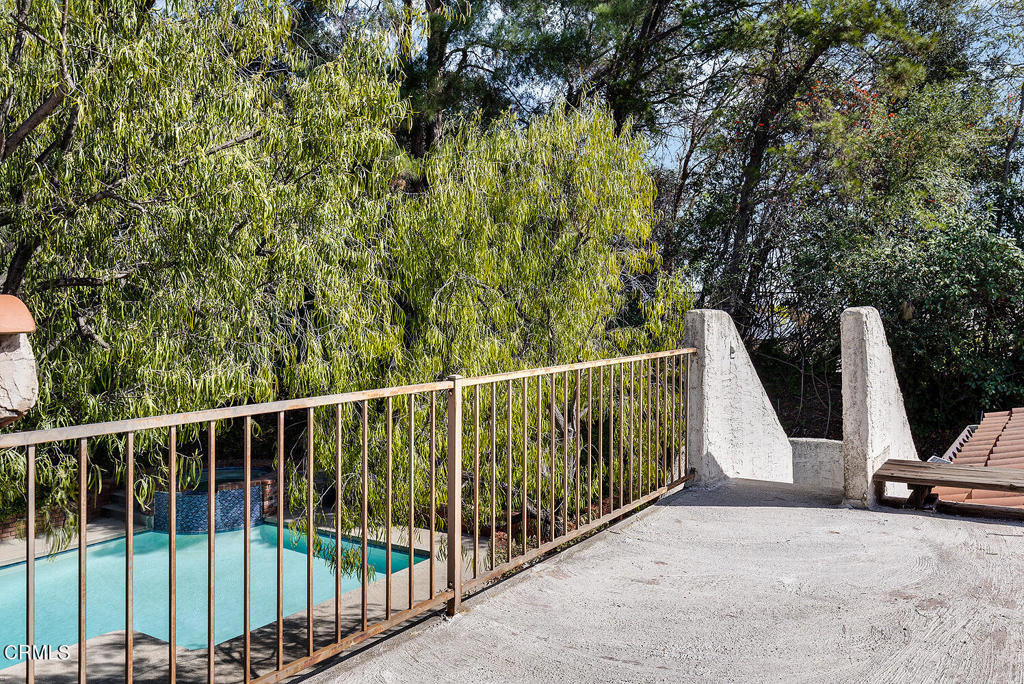 1340 Oak View Avenue