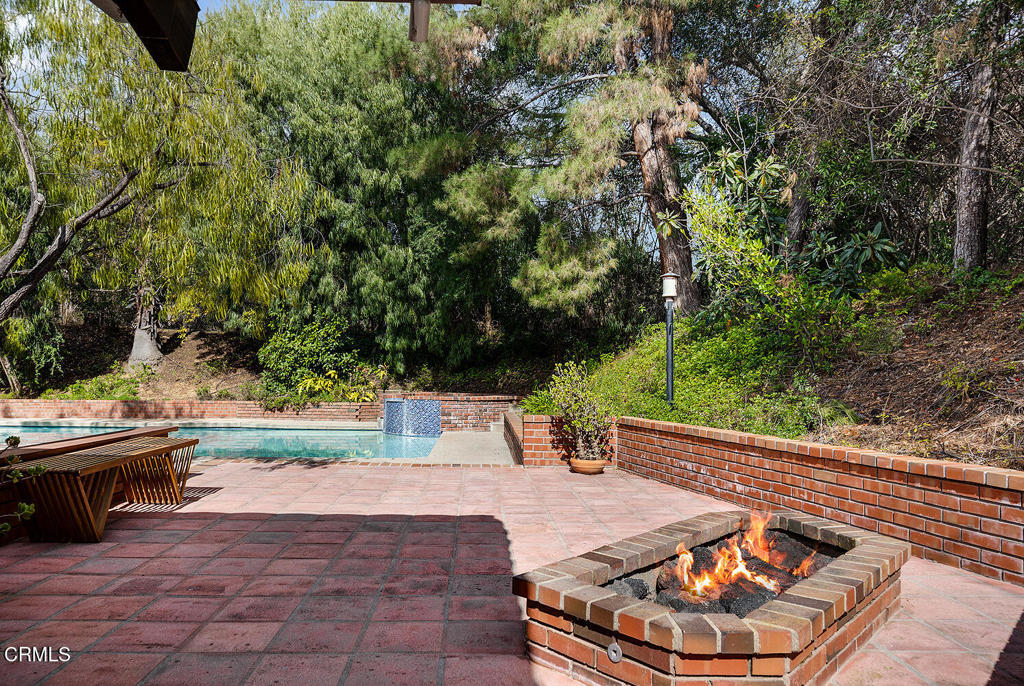 1340 Oak View Avenue