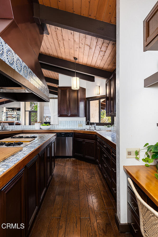 1340 Oak View Avenue