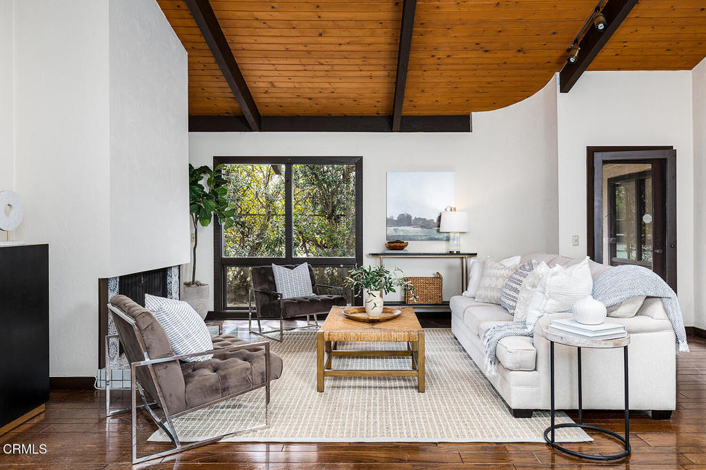 1340 Oak View Avenue