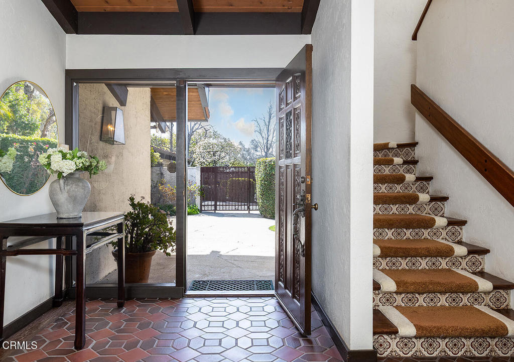 1340 Oak View Avenue