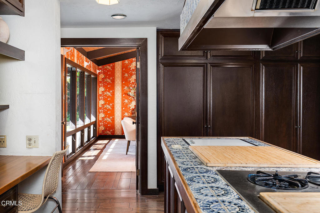 1340 Oak View Avenue