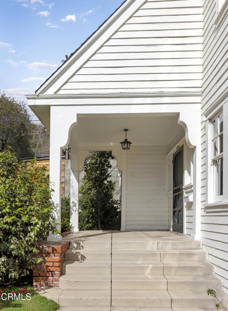 1736 N Stanley Avenue