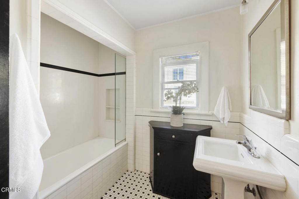 1736 N Stanley Avenue