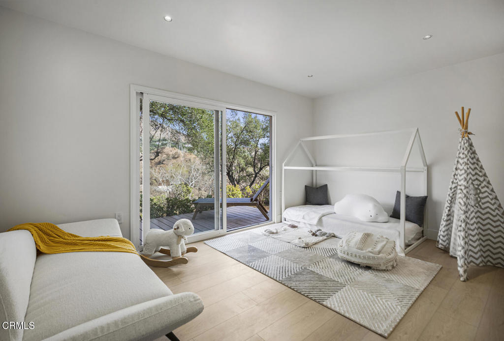 1780 N Altadena Drive