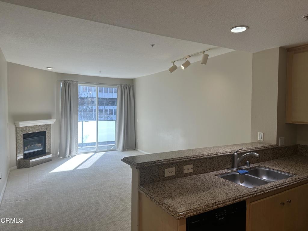 160 S Hudson Avenue 215