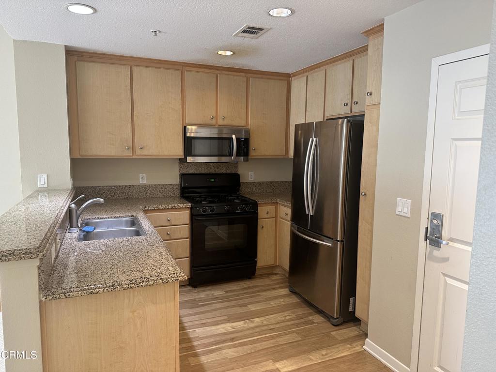 160 S Hudson Avenue 215