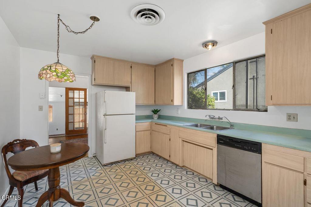 1009 E Edgecomb Street