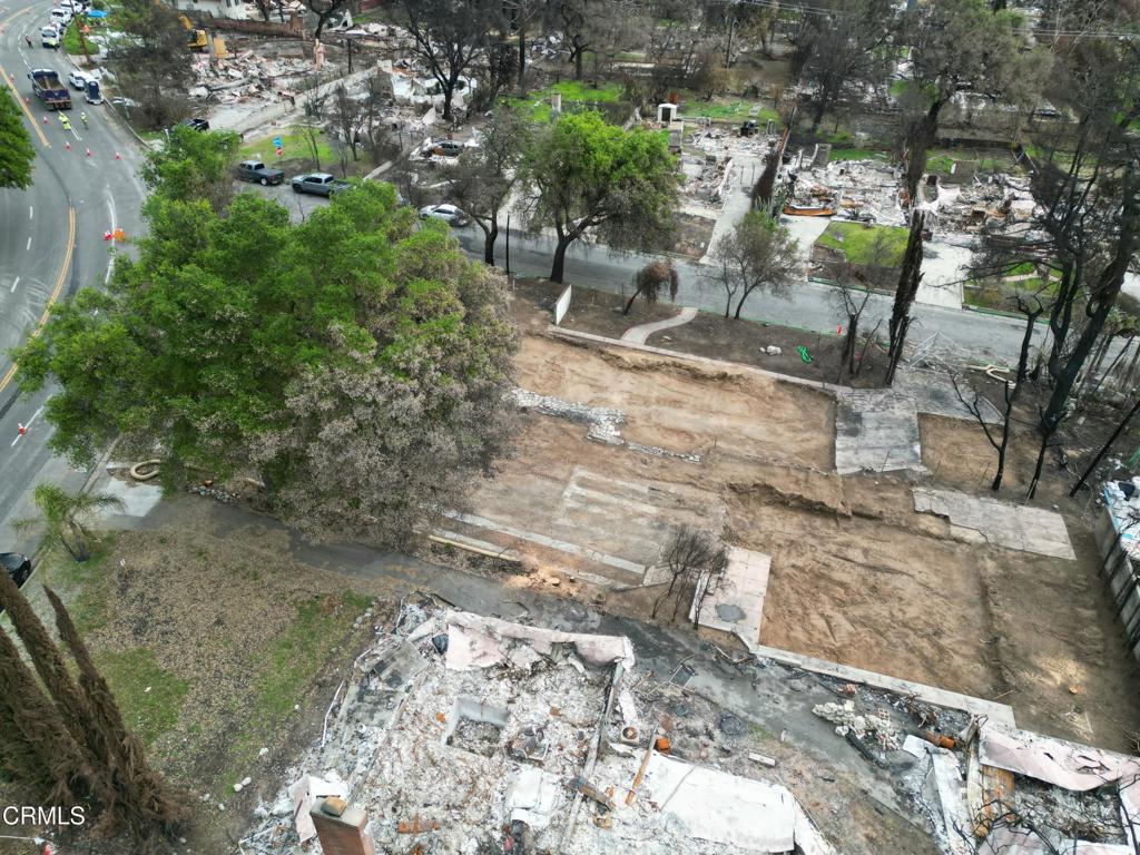 2717 N Raymond Avenue