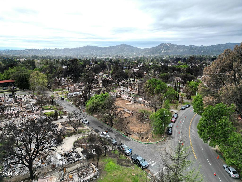 2717 N Raymond Avenue