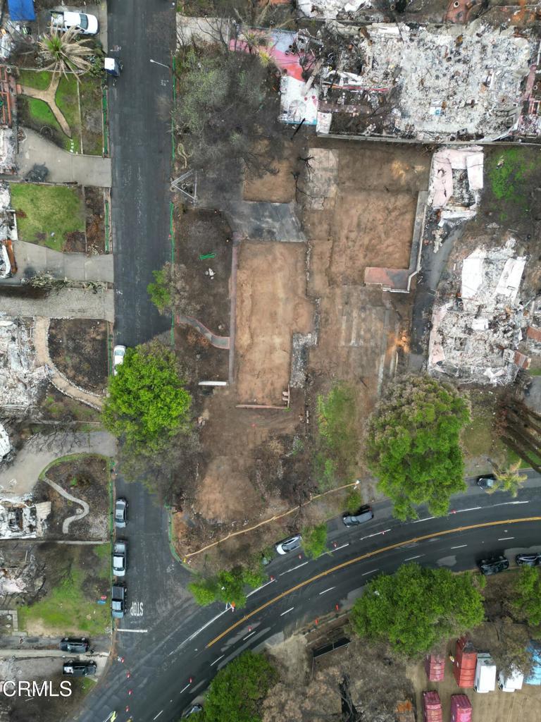 2717 N Raymond Avenue