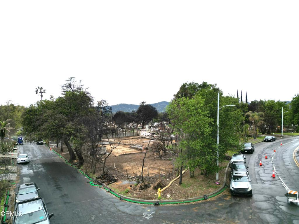 2717 N Raymond Avenue