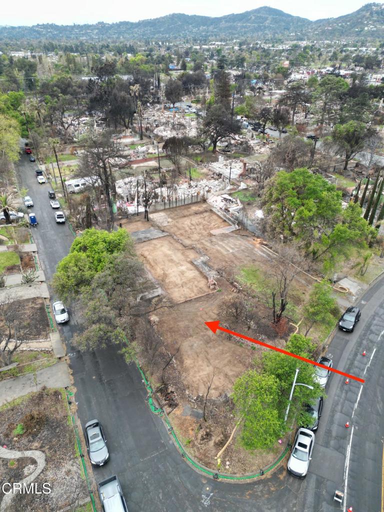 2717 N Raymond Avenue