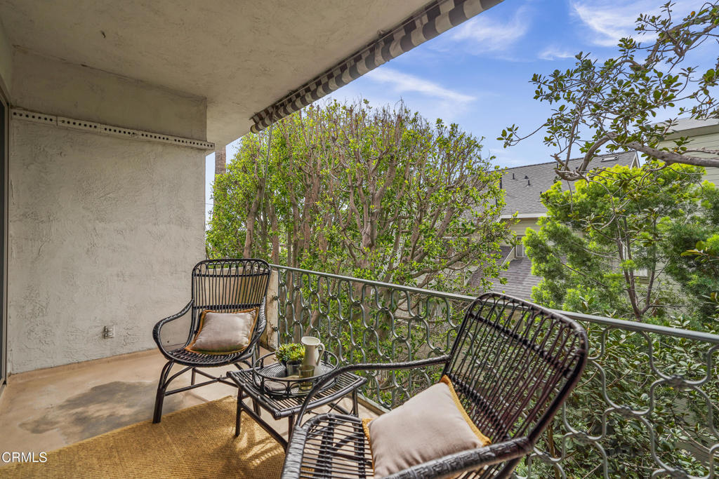 985 E California Boulevard 301