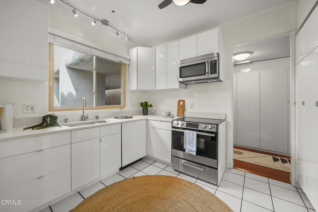 985 E California Boulevard 301