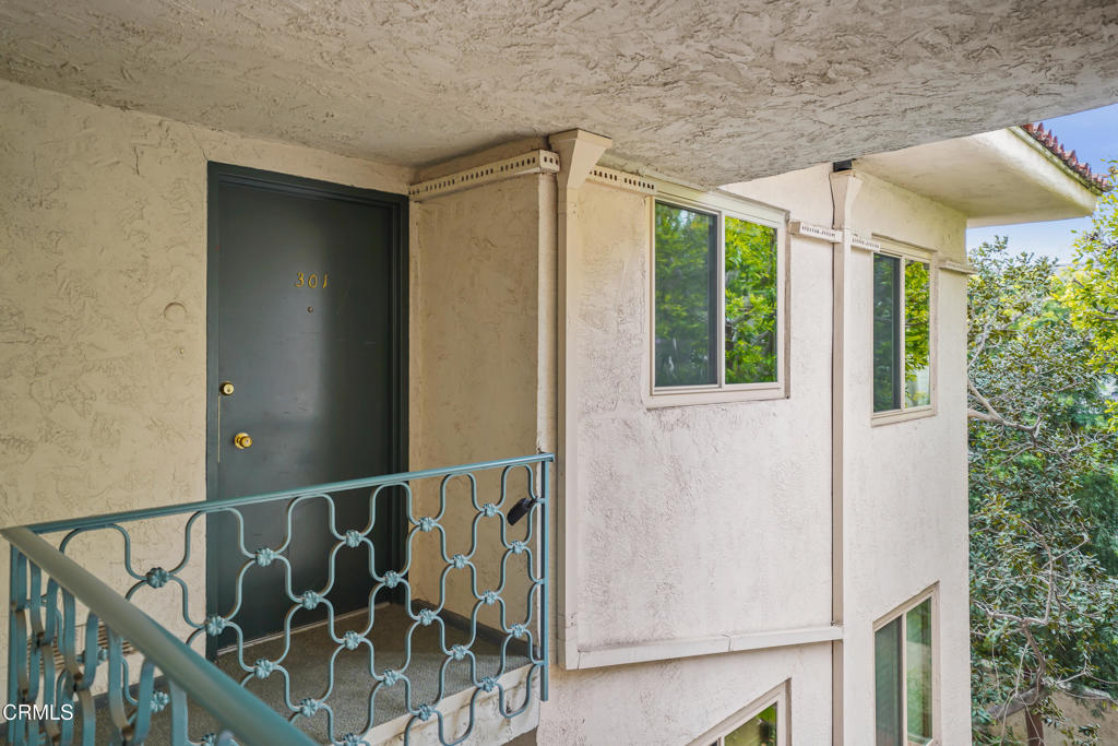 985 E California Boulevard 301