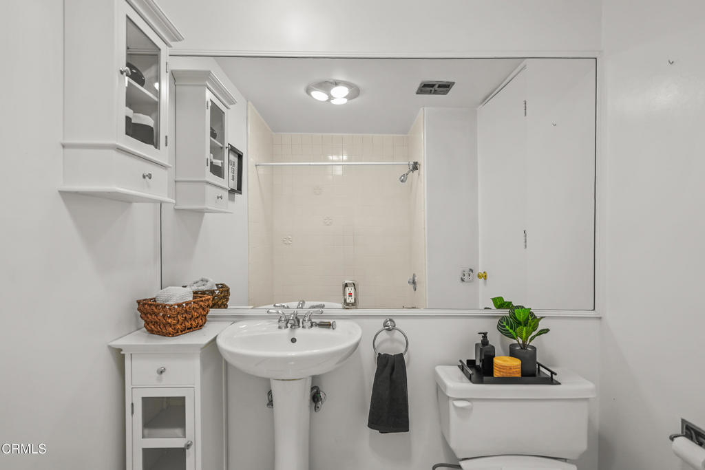 985 E California Boulevard 301