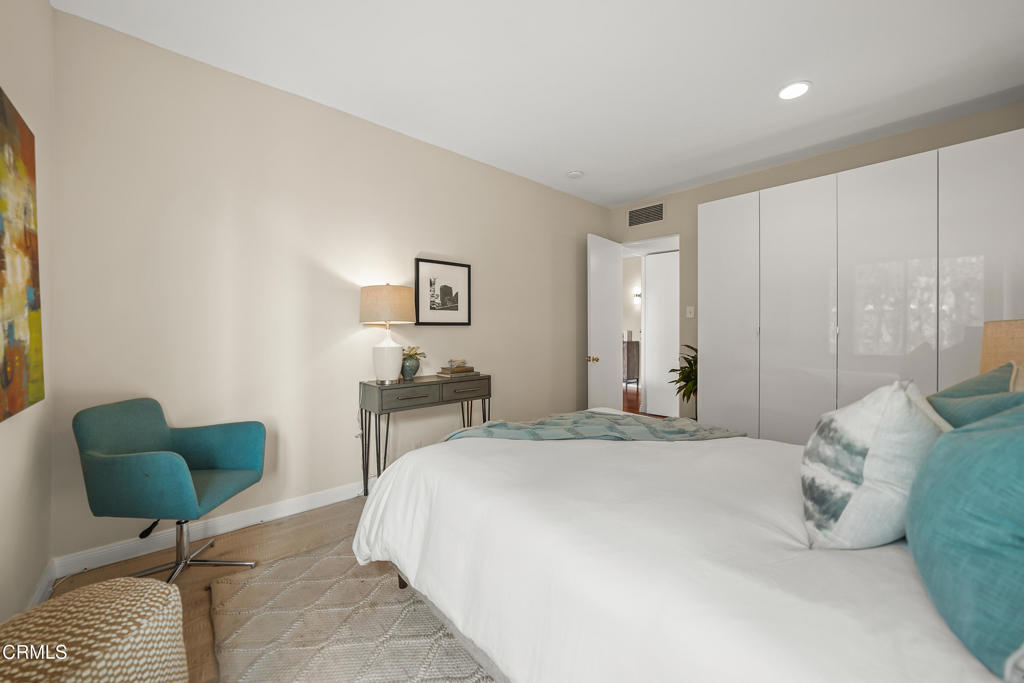 985 E California Boulevard 301