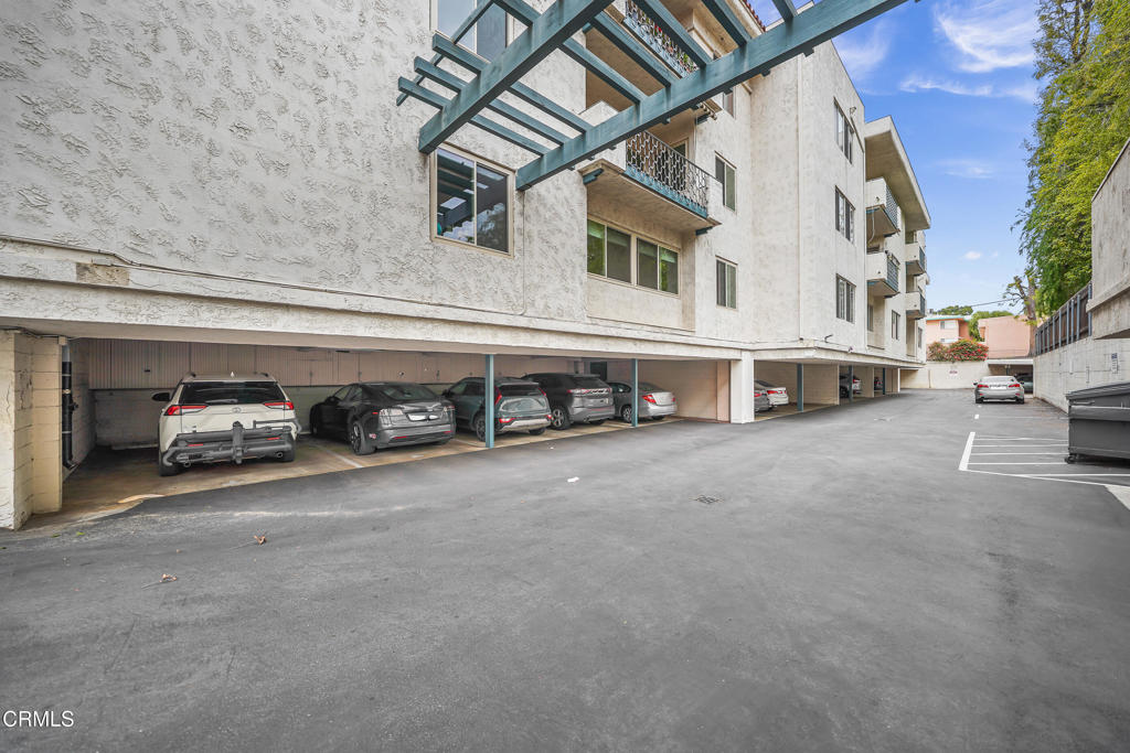 985 E California Boulevard 301