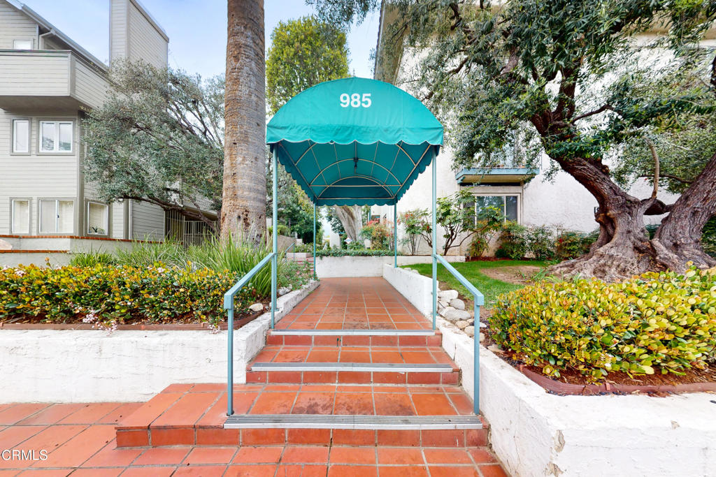 985 E California Boulevard 301