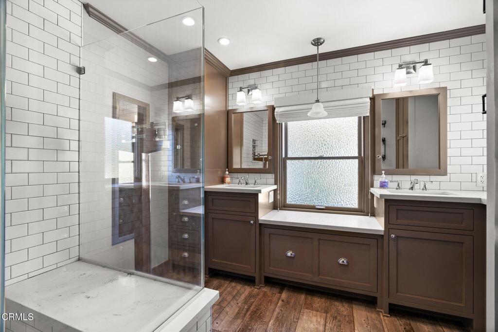 30 W Laurel Avenue