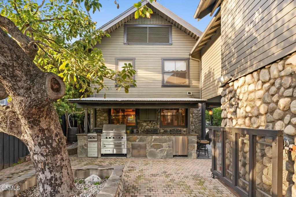 30 W Laurel Avenue