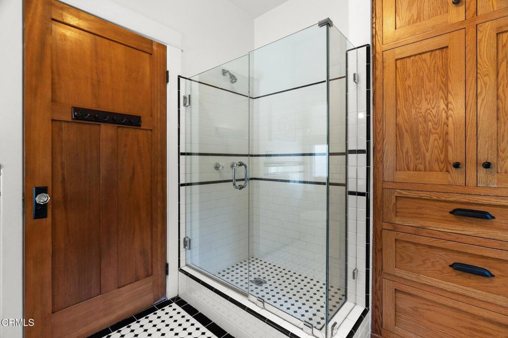 30 W Laurel Avenue