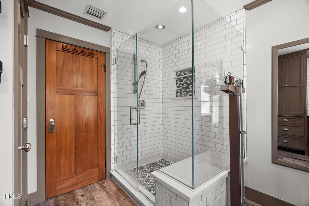 30 W Laurel Avenue