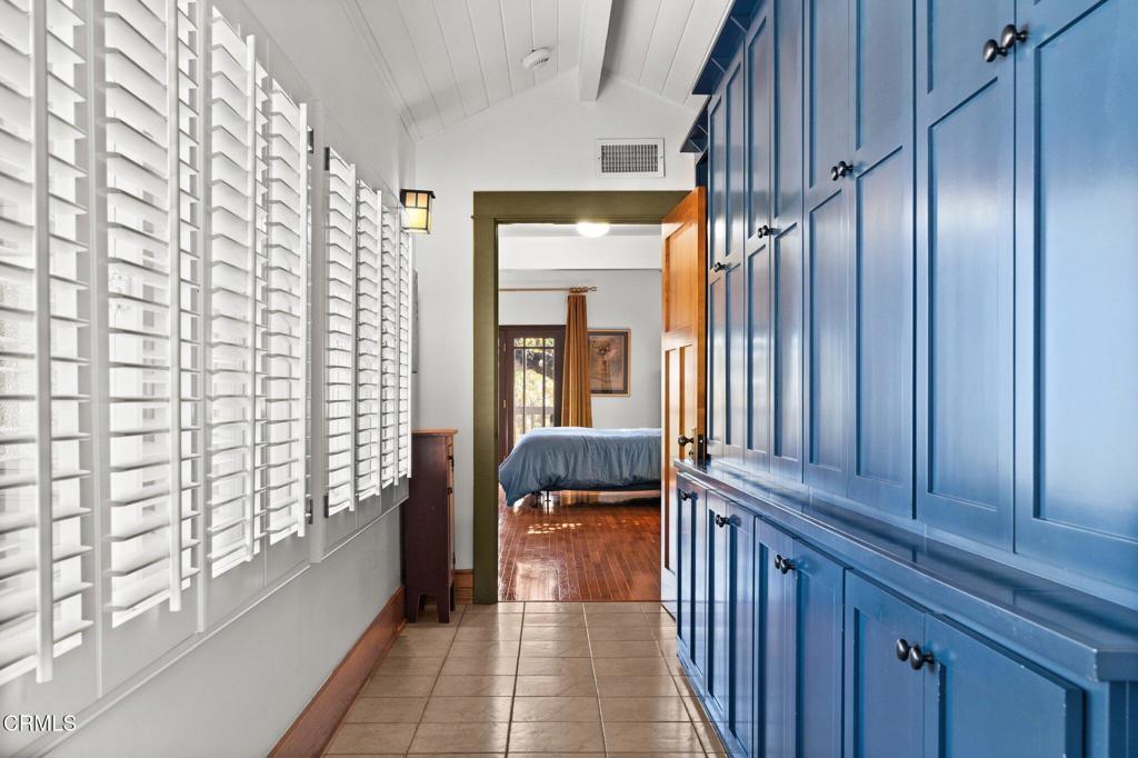 30 W Laurel Avenue