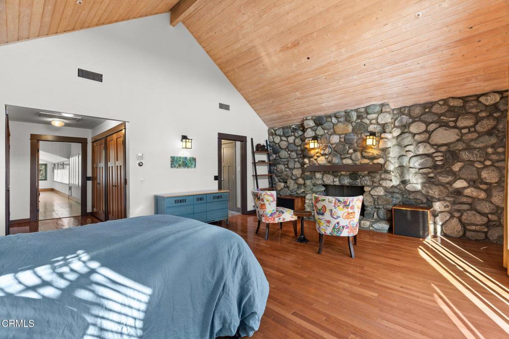 30 W Laurel Avenue