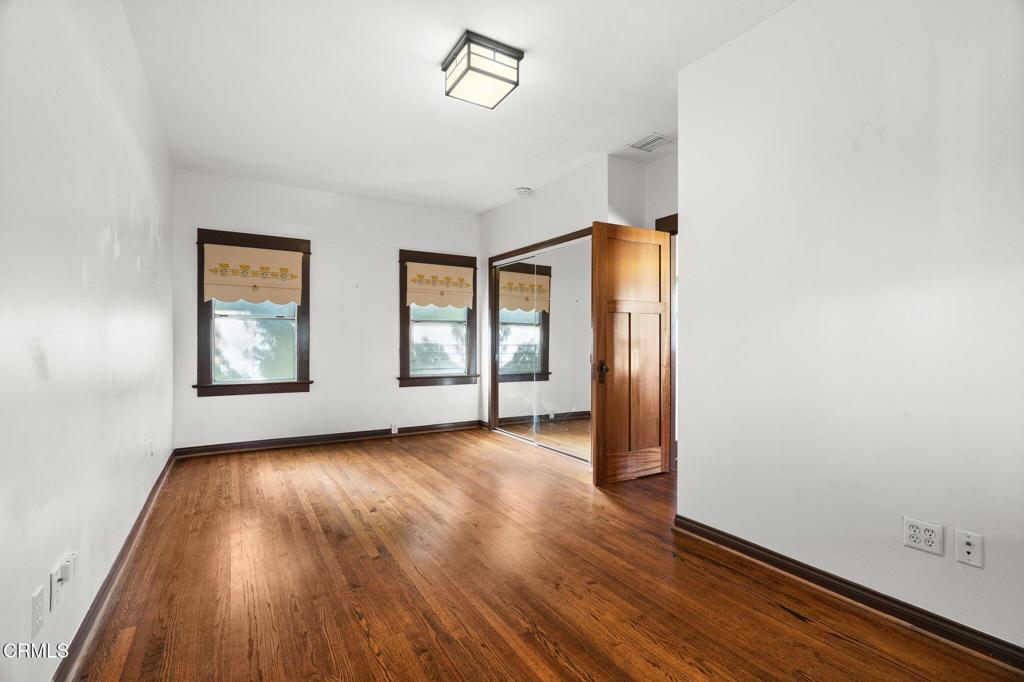 30 W Laurel Avenue
