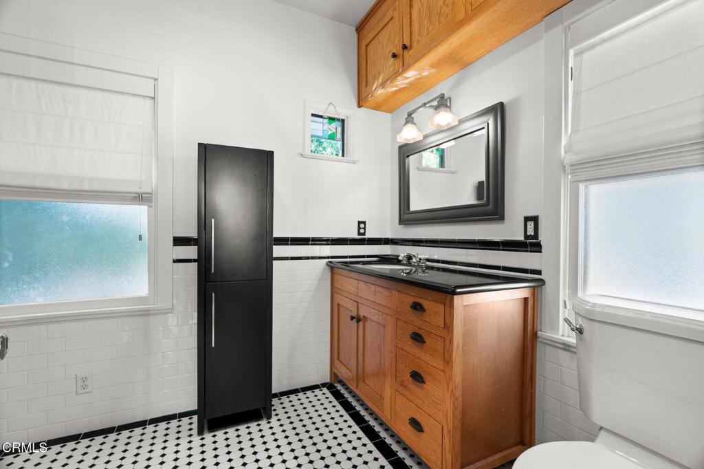 30 W Laurel Avenue