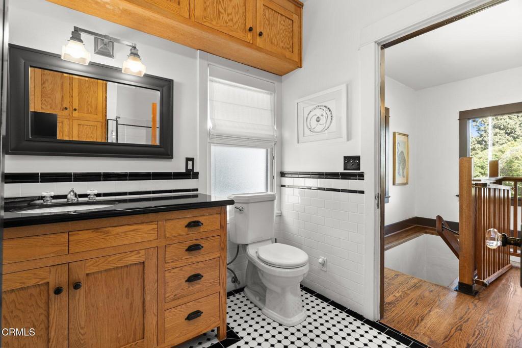 30 W Laurel Avenue