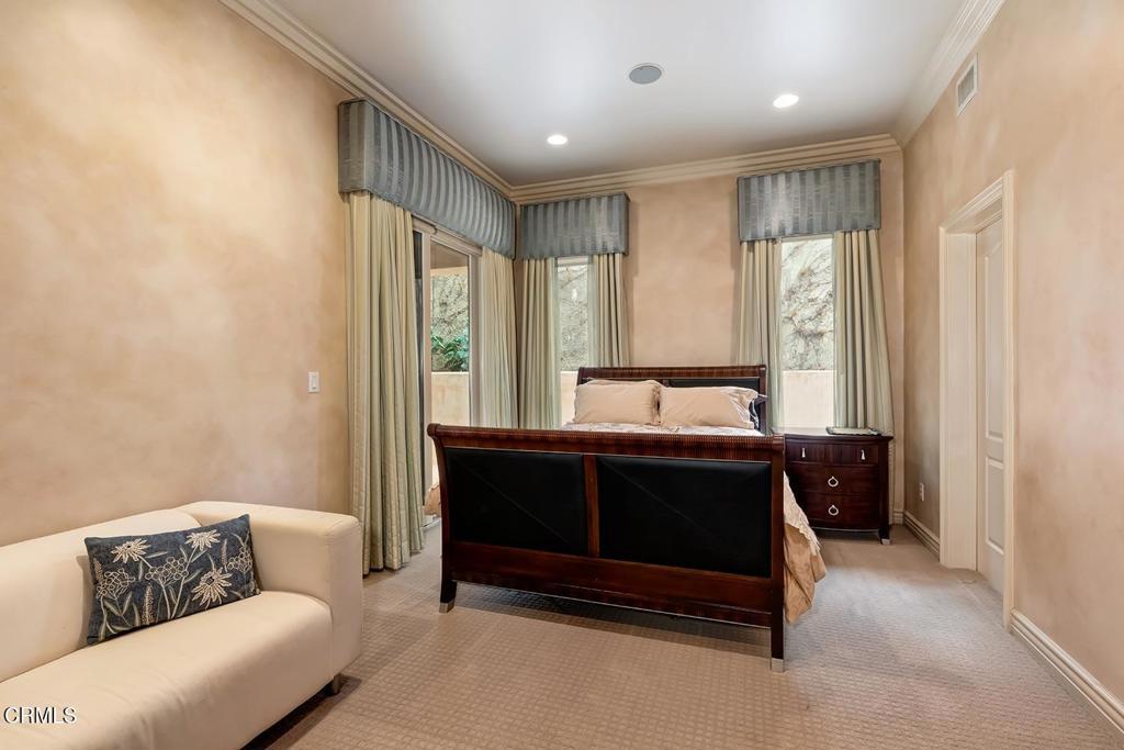 868 Braewood Court