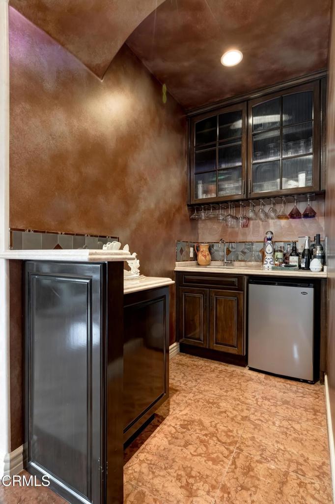 868 Braewood Court