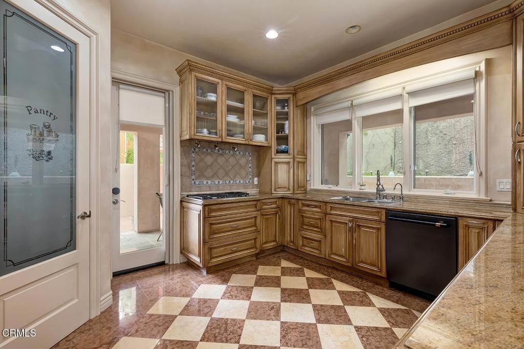 868 Braewood Court