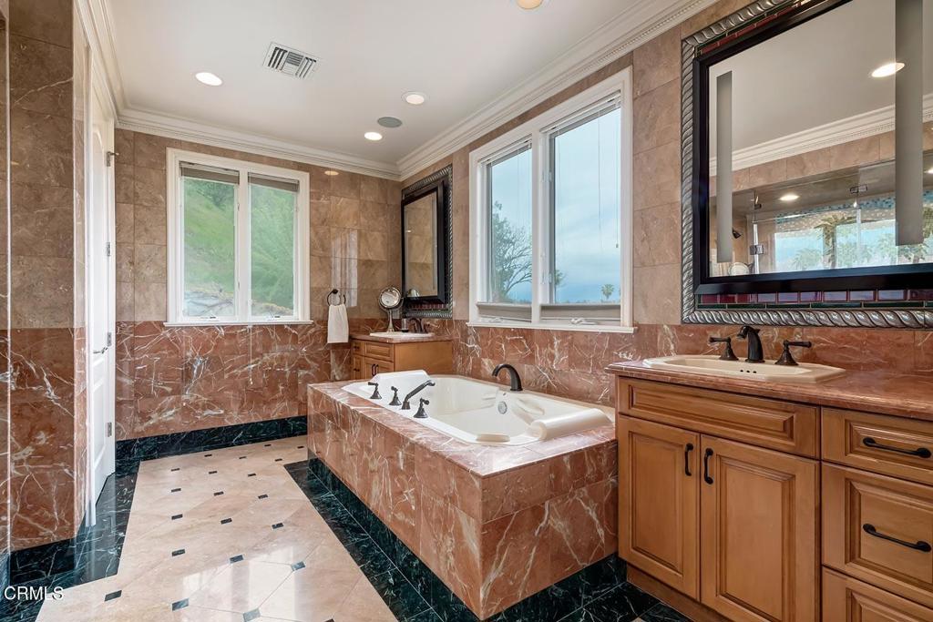 868 Braewood Court