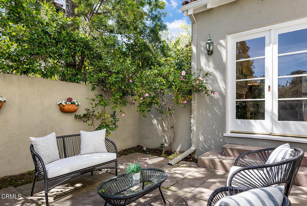 1220 Wentworth Avenue