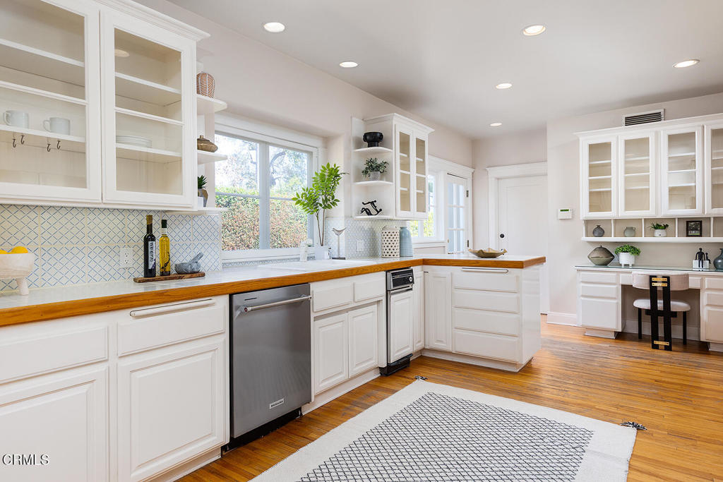 1220 Wentworth Avenue